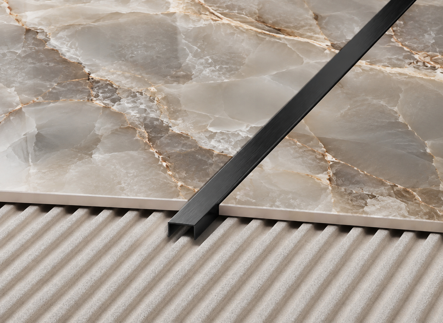 Onikso plytelės jungtis su BLACK BRUSHED profiliu Nerūdijančio plieno rektifikuotas BLACK BRUSHED profilis, U forma , 8x15 mm, L 2700mm - Image 1